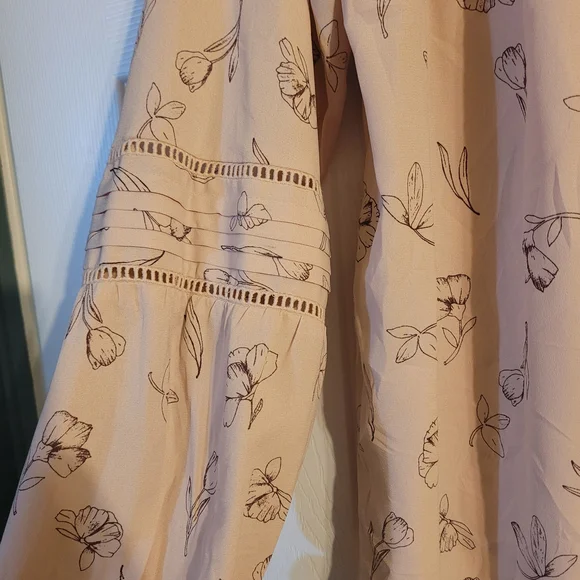 LC Lauren Conrad Blush Floral Blouse - Picture 3 of 5
